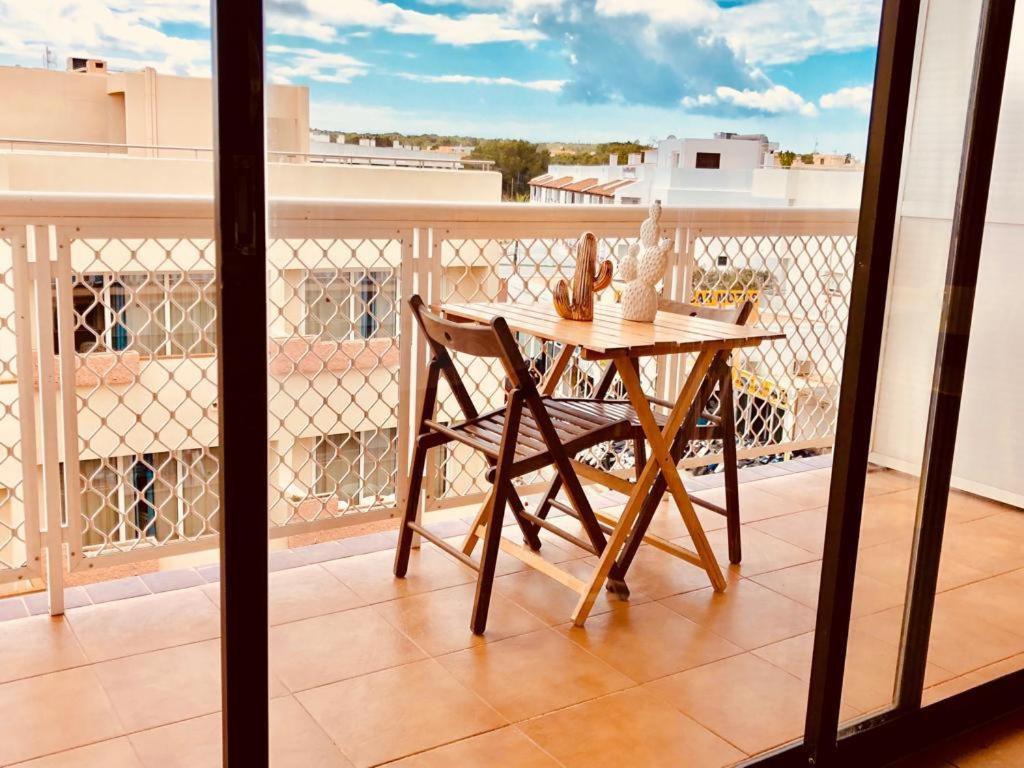 A 2 Passi Dal Mare! Apartment Es Pujols Luaran gambar