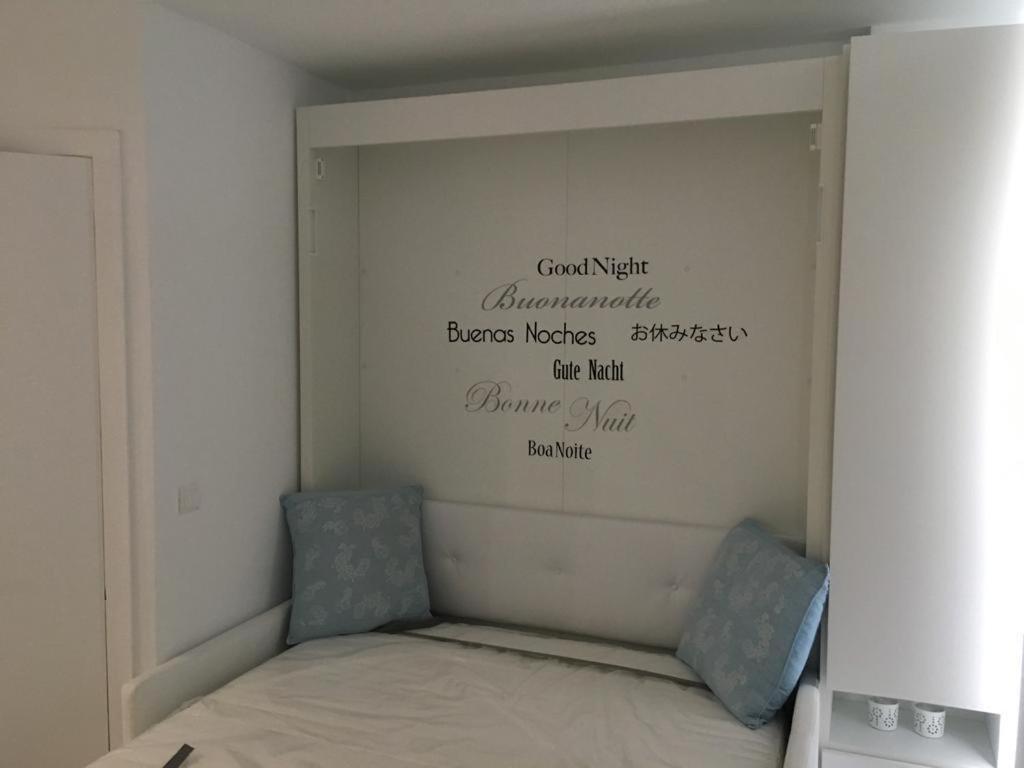 A 2 Passi Dal Mare! Apartment Es Pujols Luaran gambar