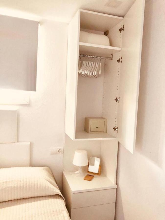 A 2 Passi Dal Mare! Apartment Es Pujols Luaran gambar