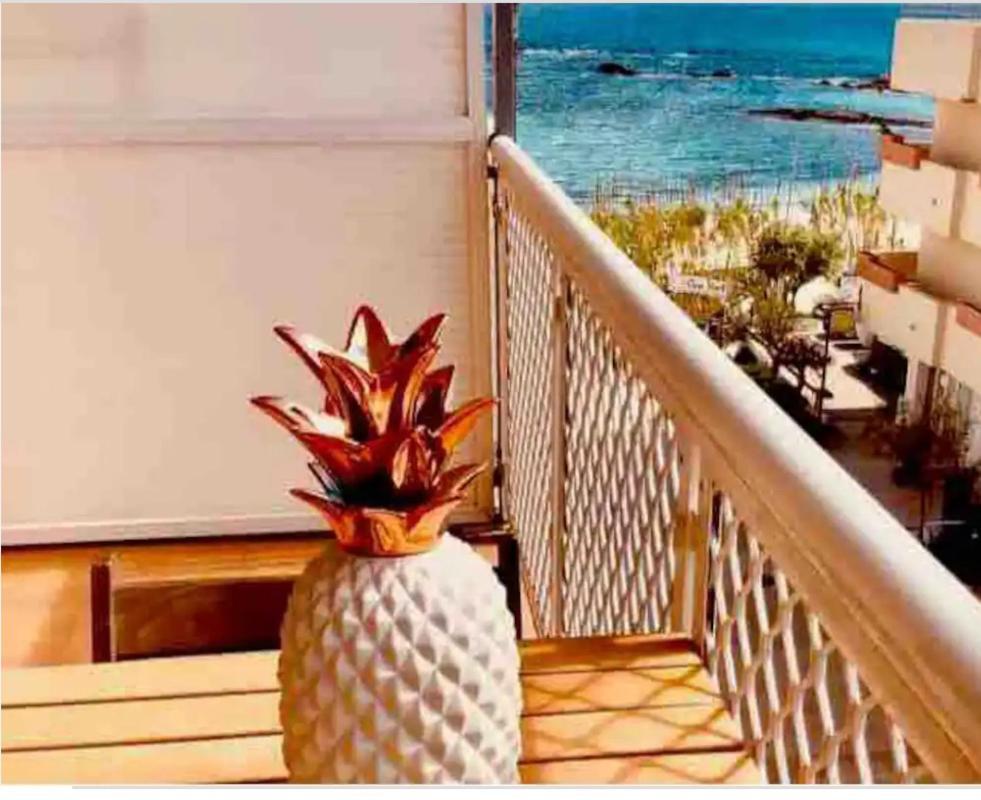 A 2 Passi Dal Mare! Apartment Es Pujols Luaran gambar