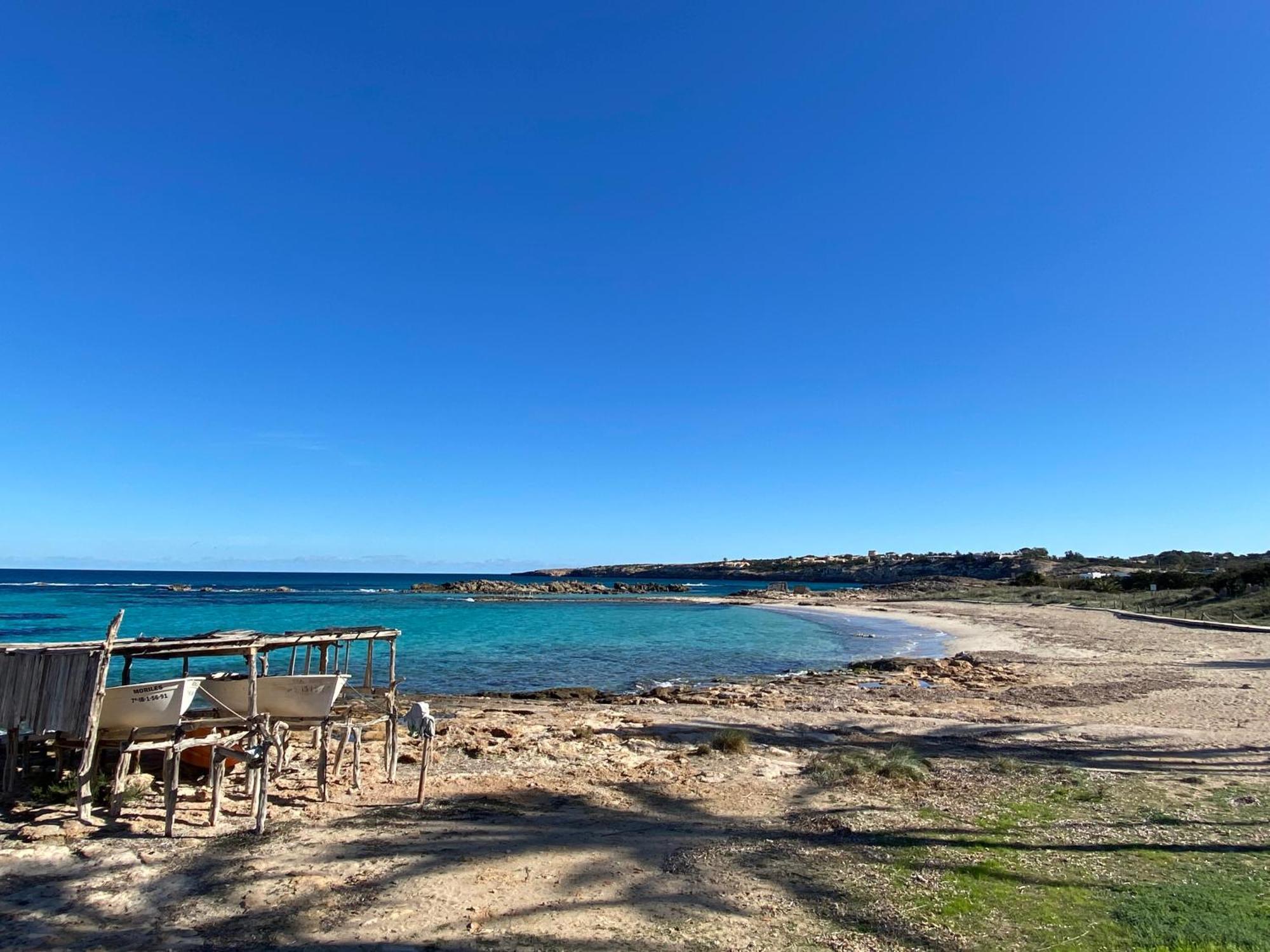 A 2 Passi Dal Mare! Apartment Es Pujols Luaran gambar